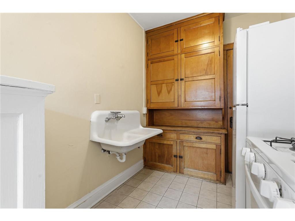 2545 Garfield Avenue #6 Minneapolis MN 55405 7068398 image10
