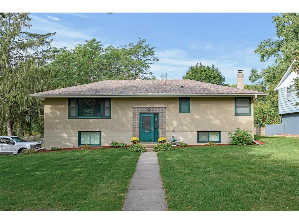 2547 Avon Street N Roseville MN 55113 6601887 image1