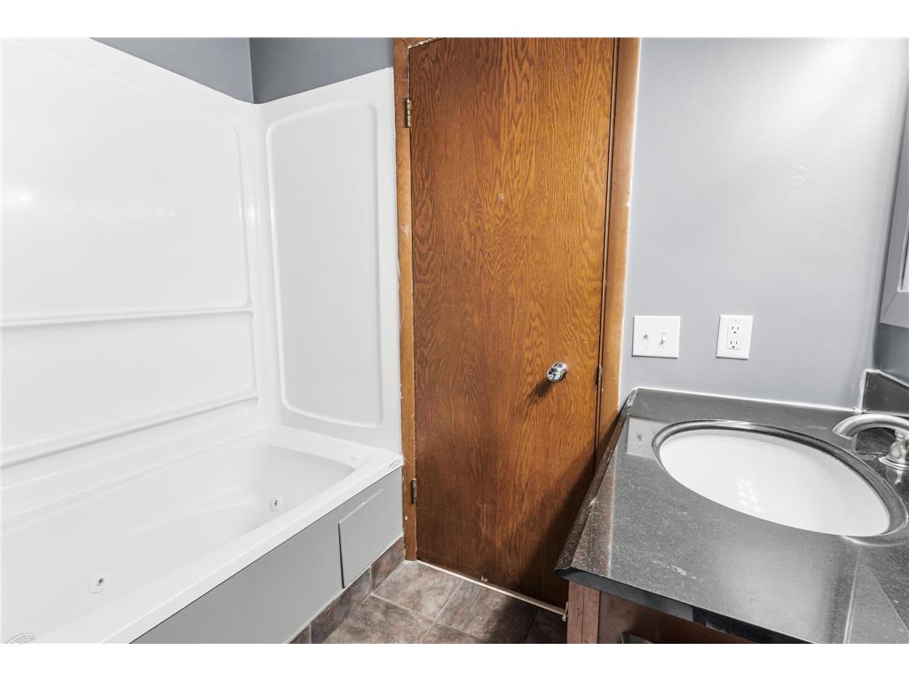 255 Mercury Drive NE Fridley MN 55432 7005826 image20