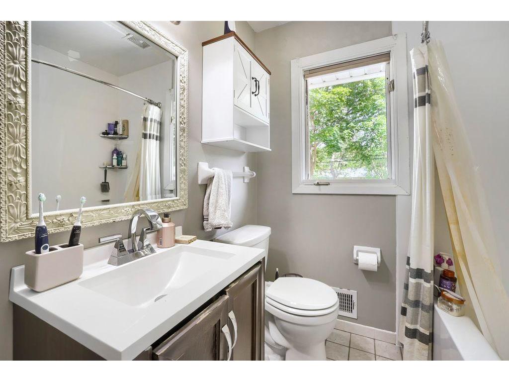 2550 Aldine Street Roseville MN 55113 7086098 image12