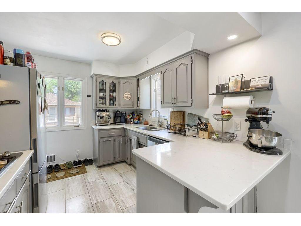2550 Aldine Street Roseville MN 55113 7086098 image2