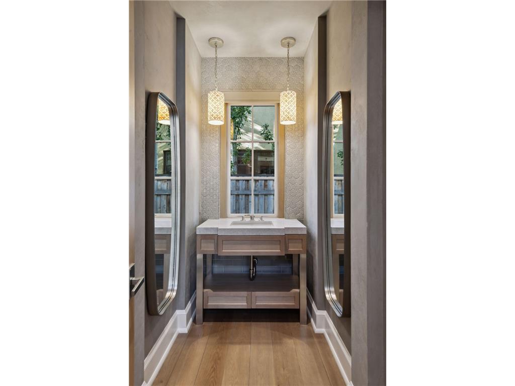 2552 W Lake Of The Isles Parkway Minneapolis MN 55405 - Lake of the Isles 7004655 image16