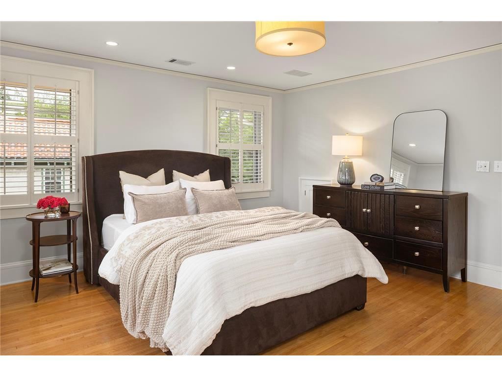 2554 W Lake Of The Isles Parkway Minneapolis MN 55405 - Lake of the Isles 6810636 image27