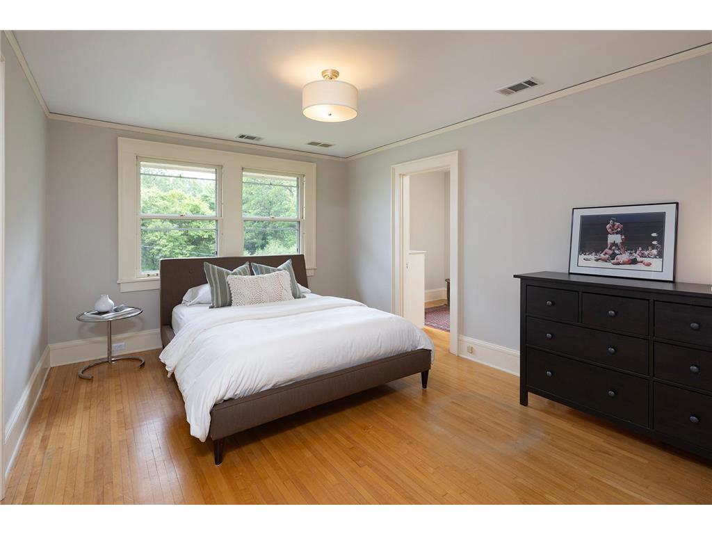 2554 W Lake Of The Isles Parkway Minneapolis MN 55405 - Lake of the Isles 6810636 image31