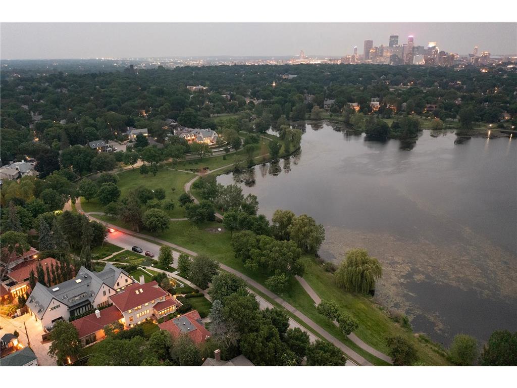 2554 W Lake Of The Isles Parkway Minneapolis MN 55405 - Lake of the Isles 7049777 image1
