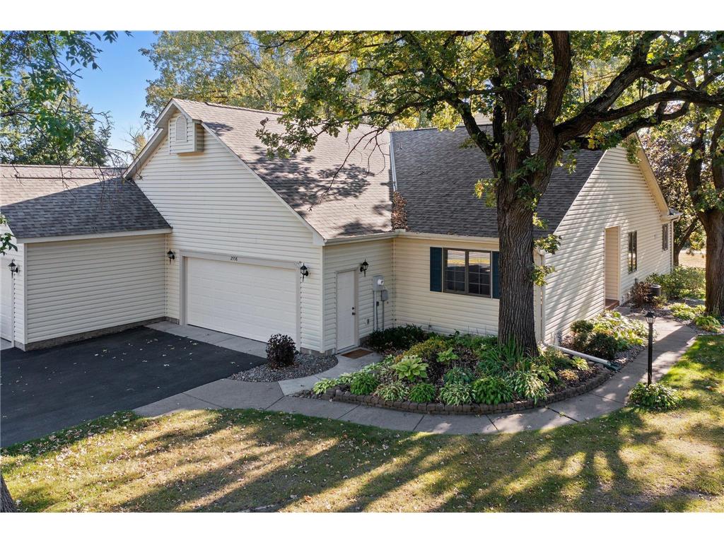 2558 Moundsview Drive #53 Mounds View MN 55112 - Wood 6570359 image1