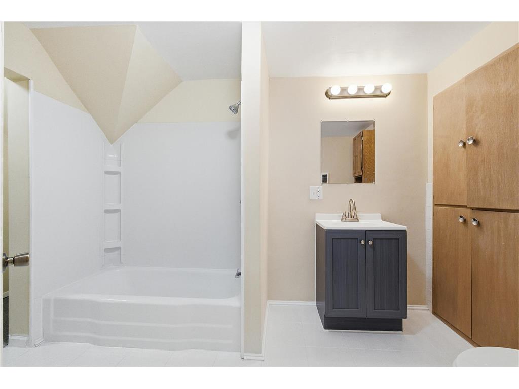 256 Rose Avenue W Saint Paul MN 55117 7077582 image17