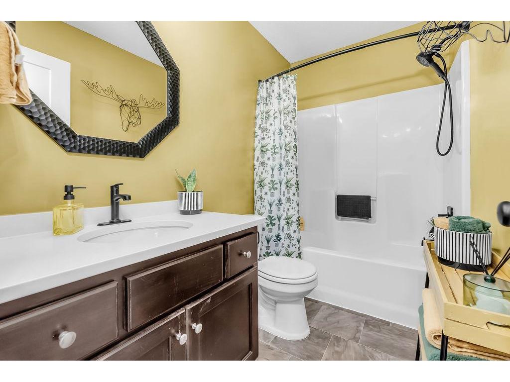 2560 County Road H2 W Mounds View MN 55112 6788145 image23