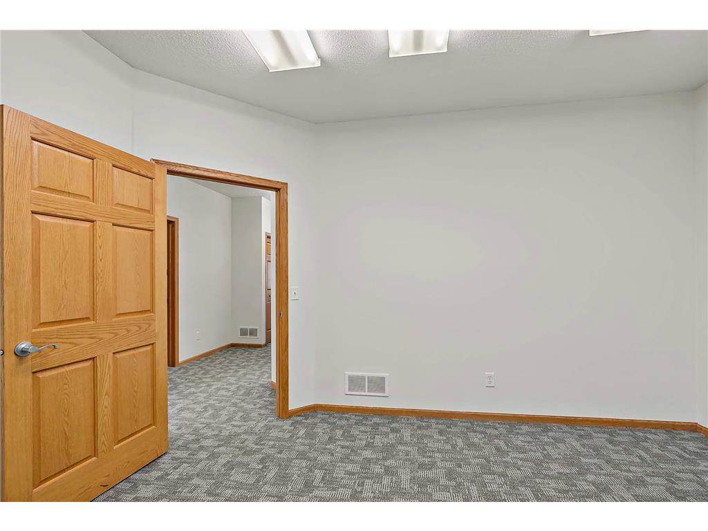 2560 Rice Street Little Canada MN 55113 7021249 image23