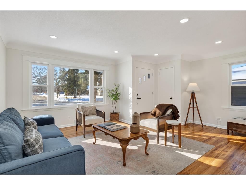 2561 Harvester Avenue E Maplewood MN 55119 7018012 image1