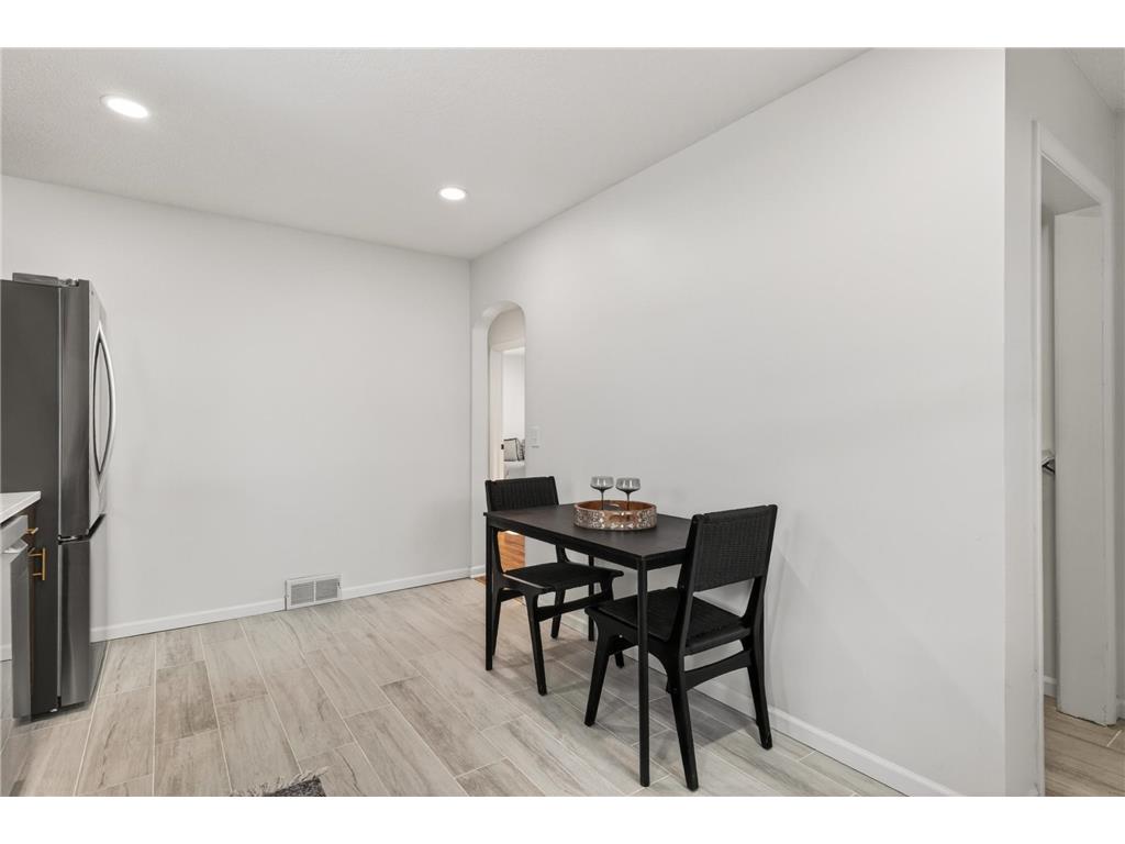 2561 Harvester Avenue E Maplewood MN 55119 7018012 image10