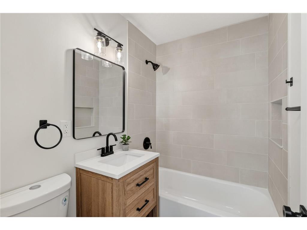 2561 Harvester Avenue E Maplewood MN 55119 7018012 image16