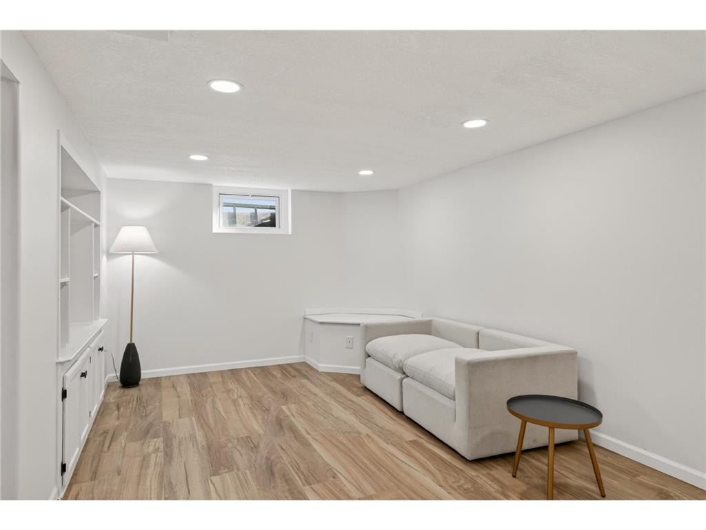 2561 Harvester Avenue E Maplewood MN 55119 7018012 image17