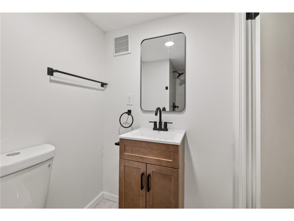 2561 Harvester Avenue E Maplewood MN 55119 7018012 image23