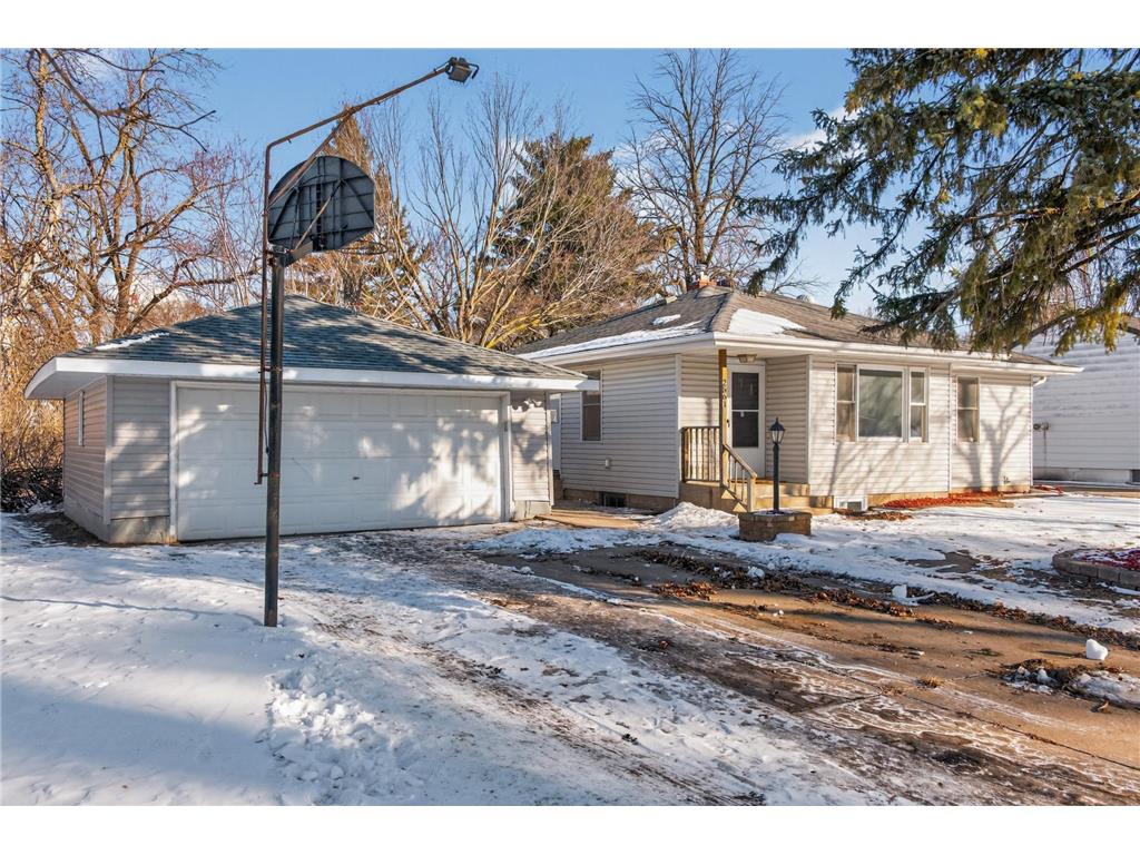 2561 Harvester Avenue E Maplewood MN 55119 7018012 image4