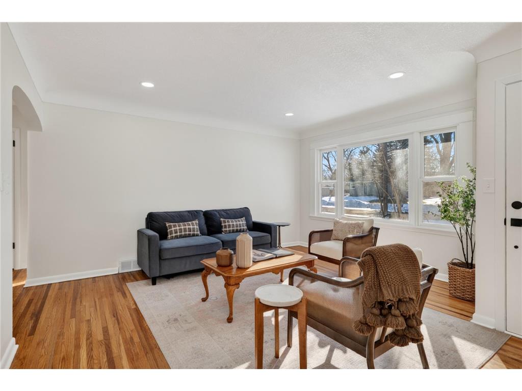 2561 Harvester Avenue E Maplewood MN 55119 7018012 image7