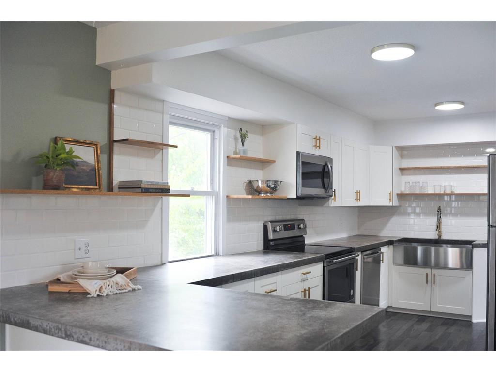 2562 Fairview Avenue N Roseville MN 55113 6454476 image1