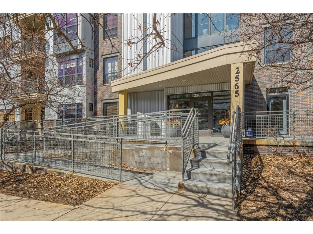 2565 Franklin Avenue #302 Saint Paul MN 55114 6746739 image1