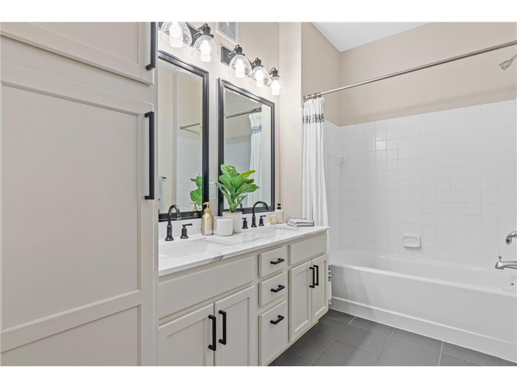 2566 Ellis Avenue #103 Saint Paul MN 55114 7005850 image9