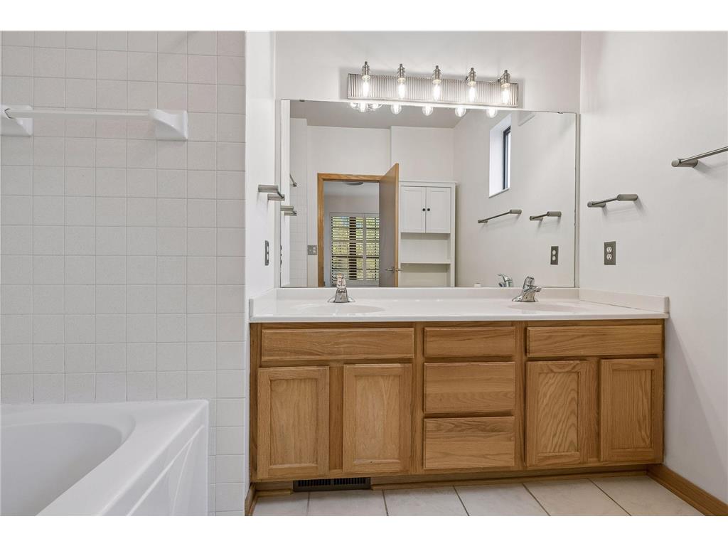 2566 Ellis Avenue #104 Saint Paul MN 55114 7096043 image20