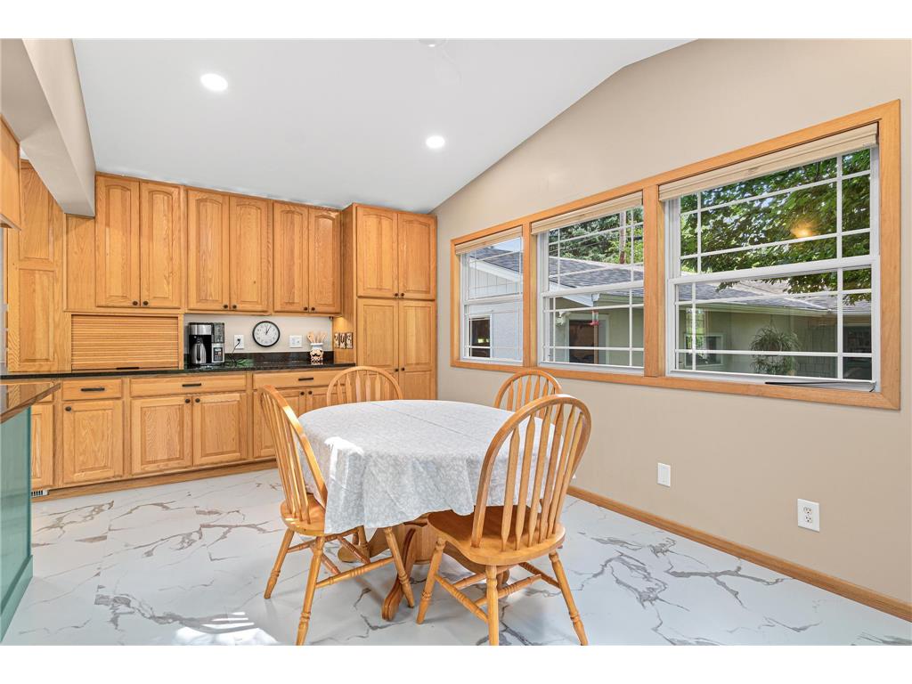 2570 Avon Street N Roseville MN 55113 7101487 image10