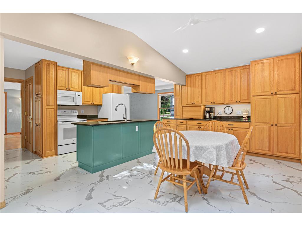 2570 Avon Street N Roseville MN 55113 7101487 image11