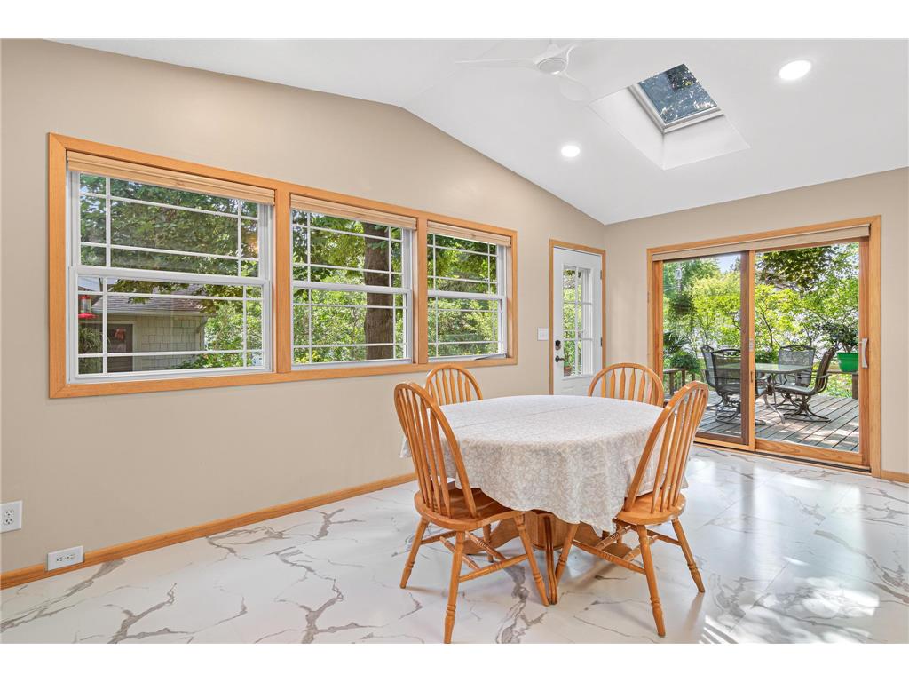 2570 Avon Street N Roseville MN 55113 7101487 image12