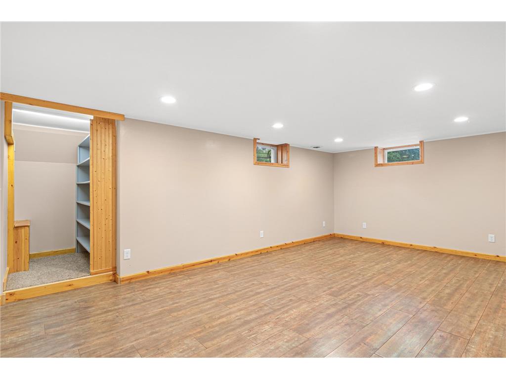 2570 Avon Street N Roseville MN 55113 7101487 image21
