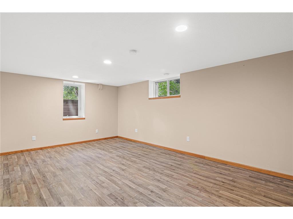 2570 Avon Street N Roseville MN 55113 7101487 image22