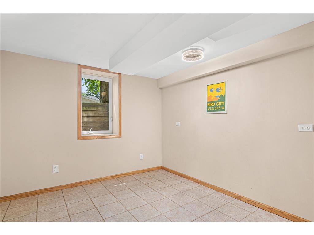 2570 Avon Street N Roseville MN 55113 7101487 image24