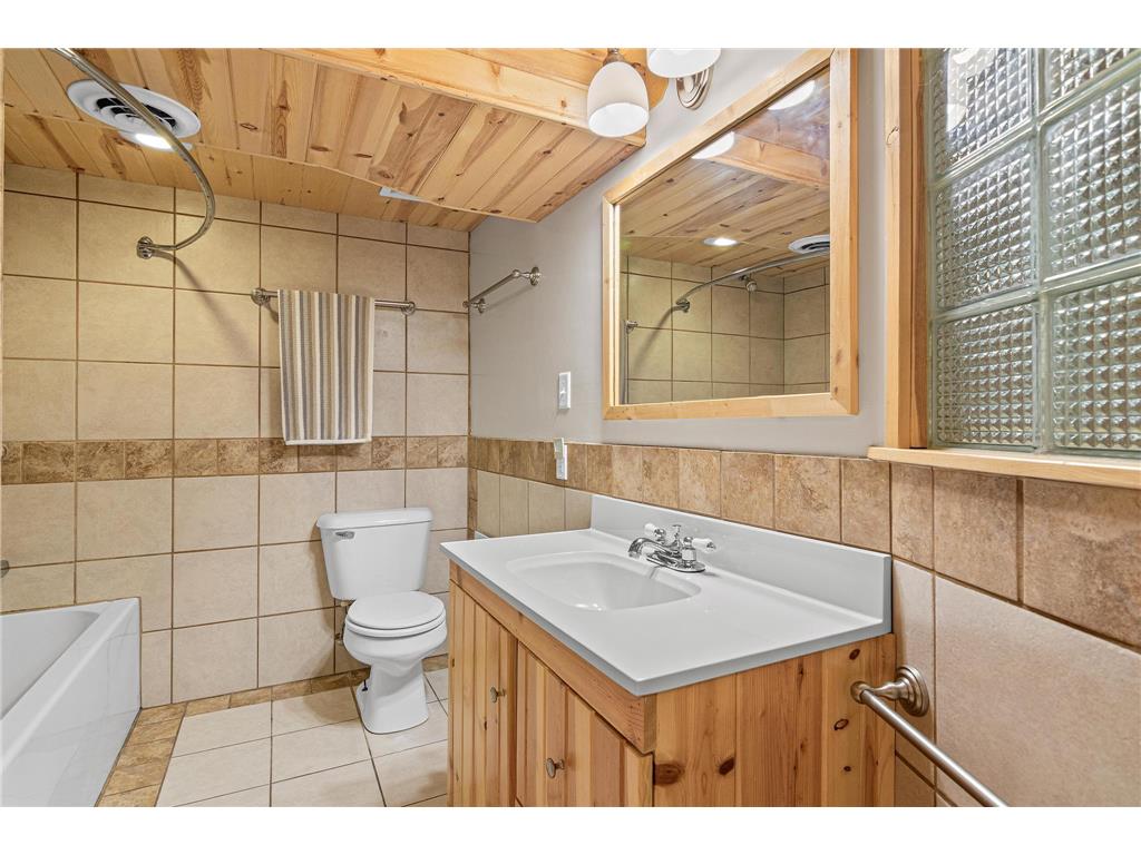 2570 Avon Street N Roseville MN 55113 7101487 image25