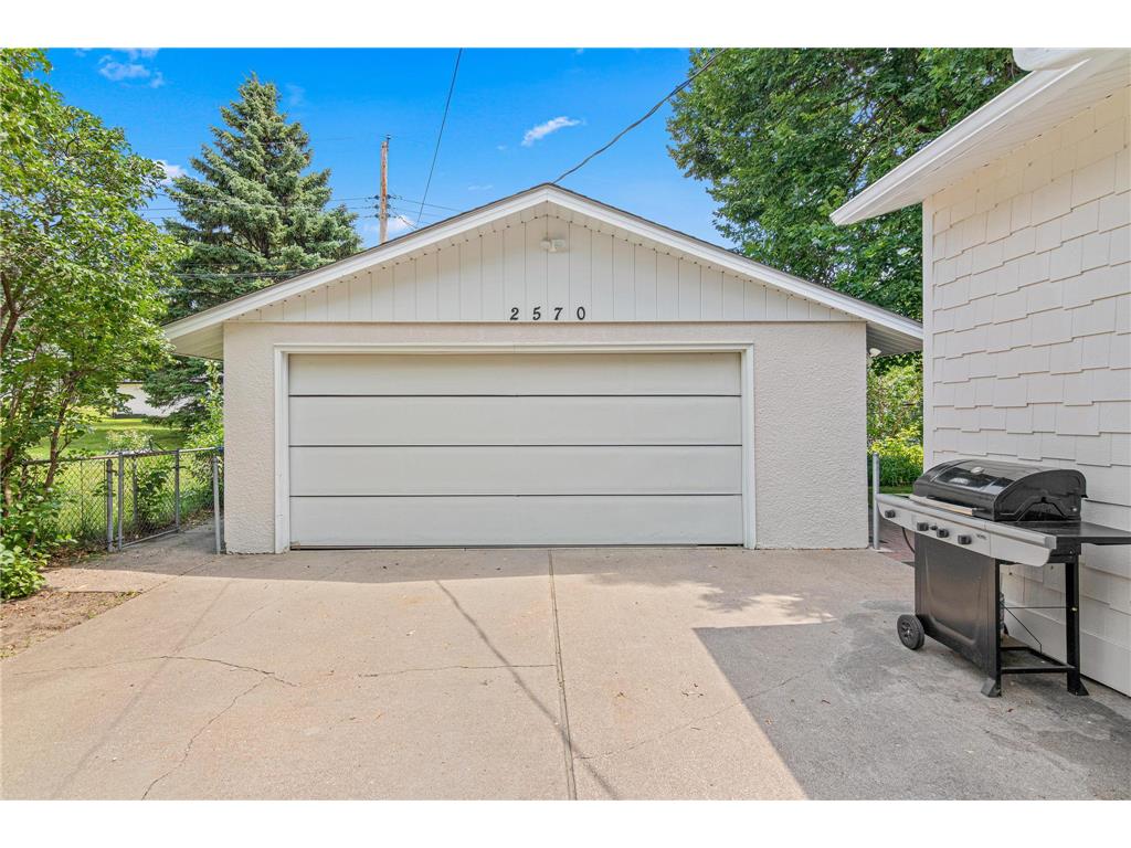 2570 Avon Street N Roseville MN 55113 7101487 image26