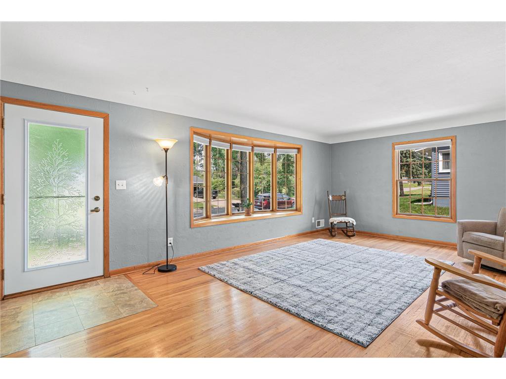 2570 Avon Street N Roseville MN 55113 7101487 image6