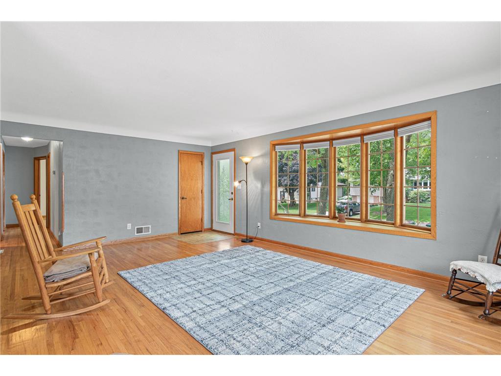 2570 Avon Street N Roseville MN 55113 7101487 image7