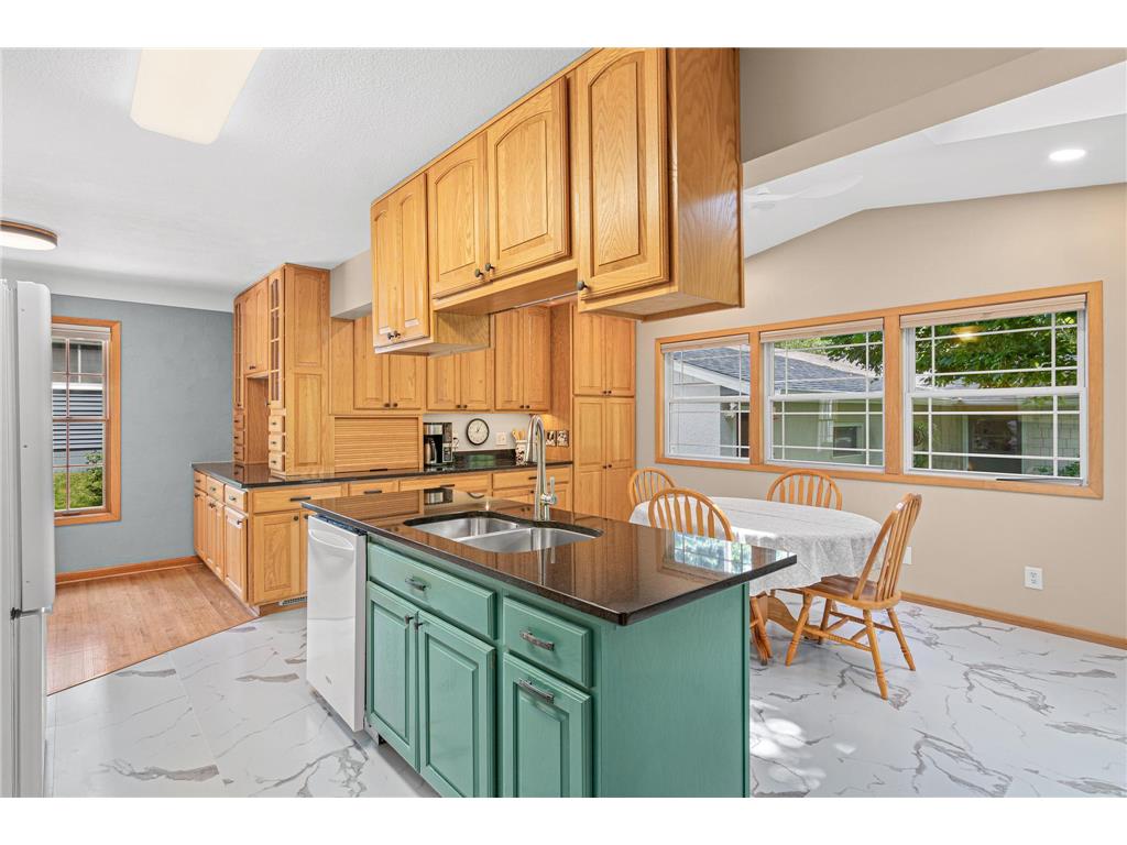 2570 Avon Street N Roseville MN 55113 7101487 image9