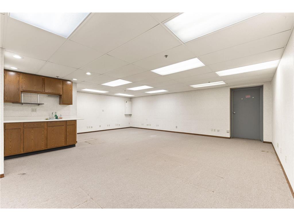 2575 Hamline Avenue N Roseville MN 55113 7028909 image13