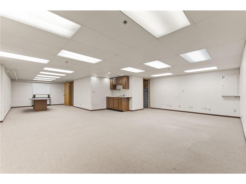 2575 Hamline Avenue N Roseville MN 55113 7028909 image14