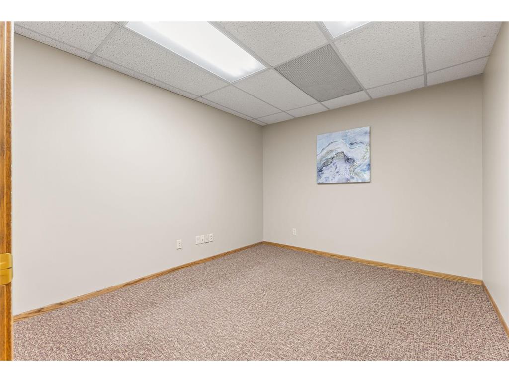 2575 Hamline Avenue N Roseville MN 55113 7028909 image15