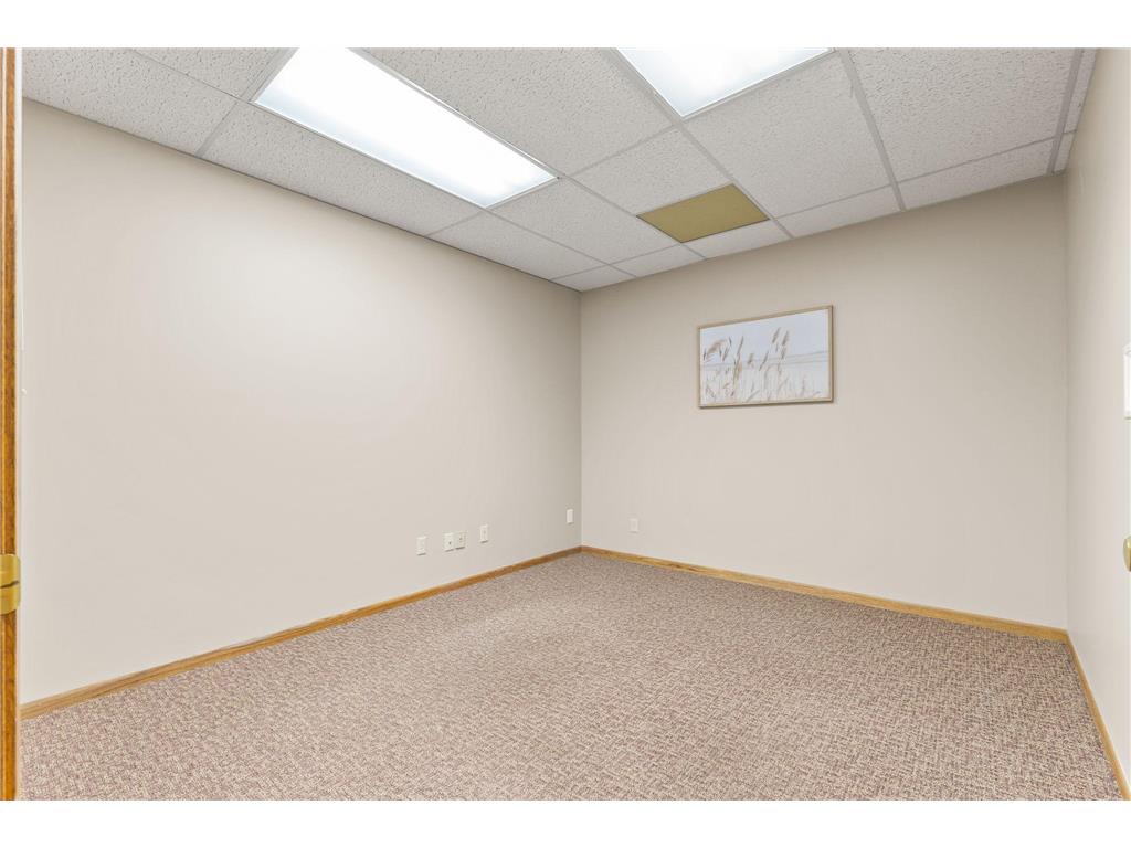 2575 Hamline Avenue N Roseville MN 55113 7028909 image16