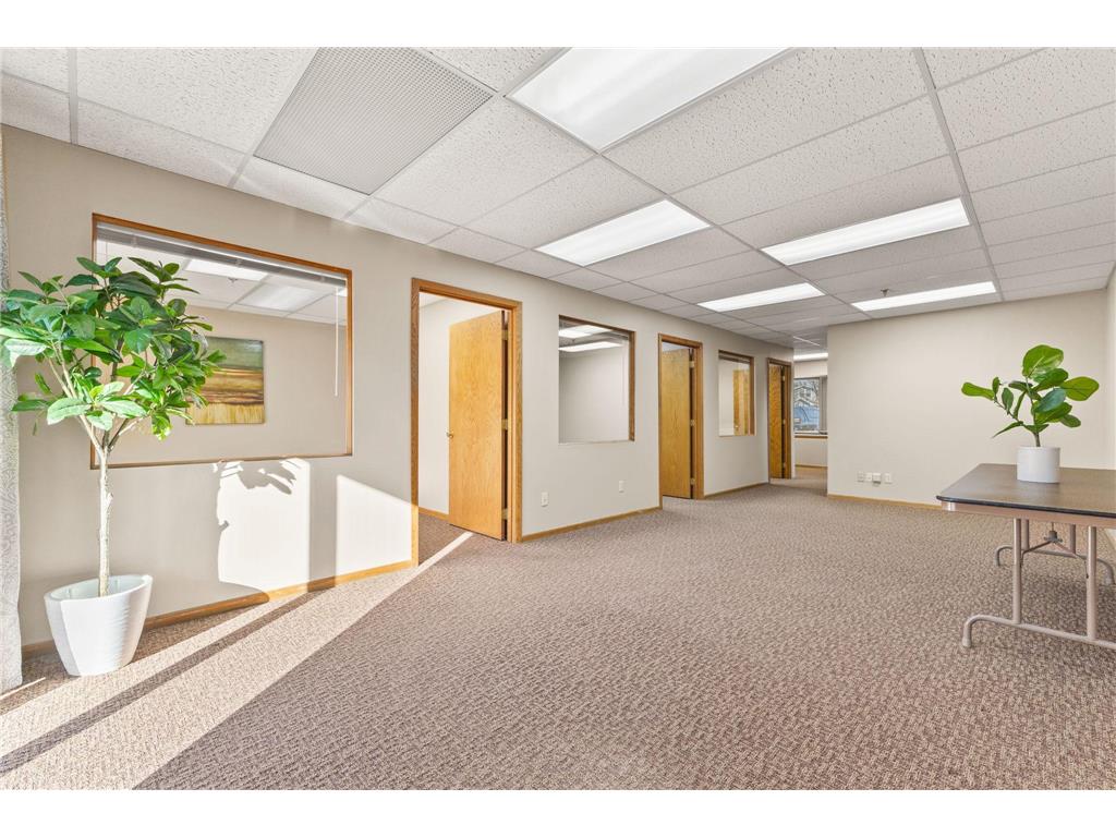 2575 Hamline Avenue N Roseville MN 55113 7028909 image4