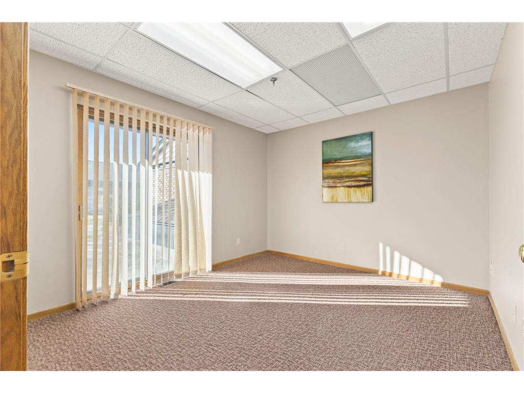 2575 Hamline Avenue N Roseville MN 55113 7028909 image6