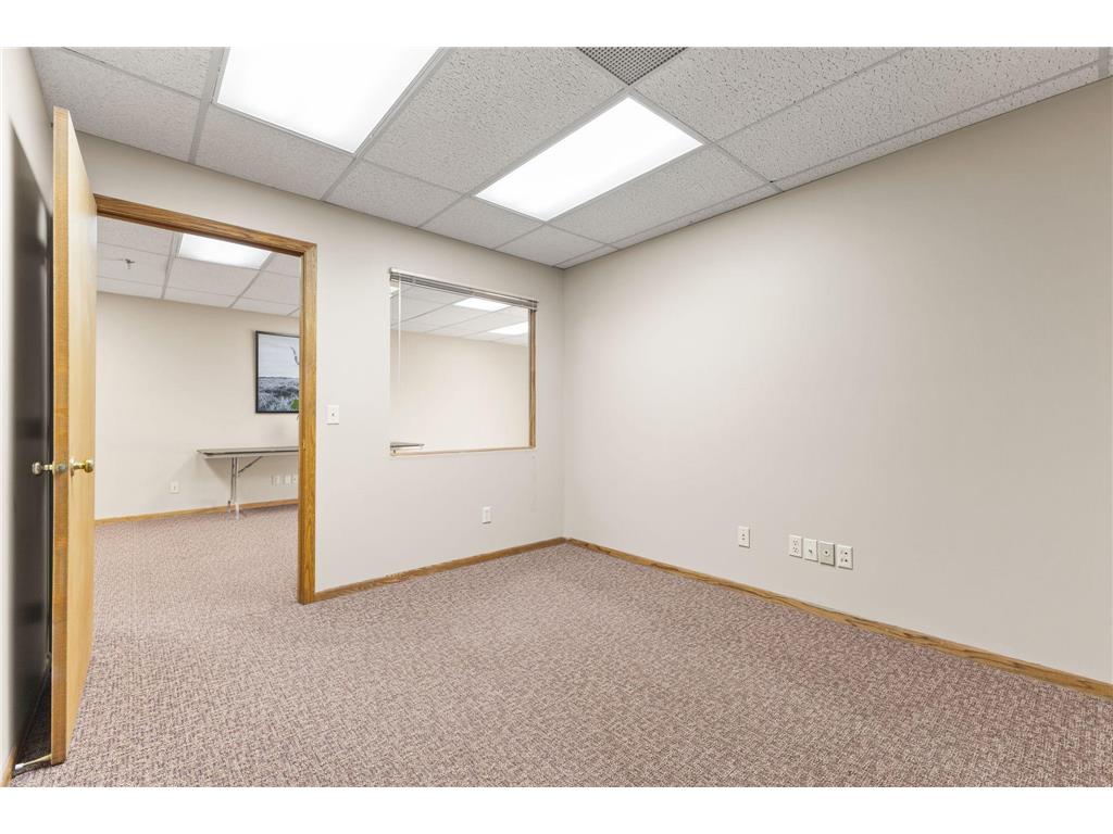 2575 Hamline Avenue N Roseville MN 55113 7028909 image8