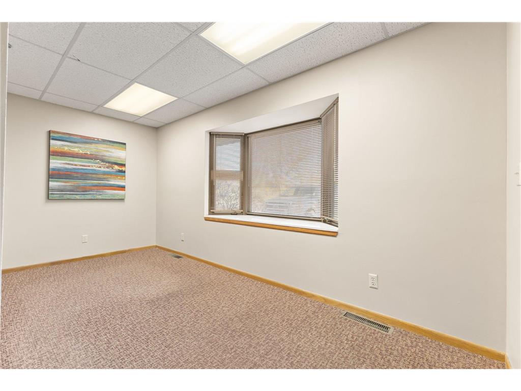 2575 Hamline Avenue N Roseville MN 55113 7028909 image9
