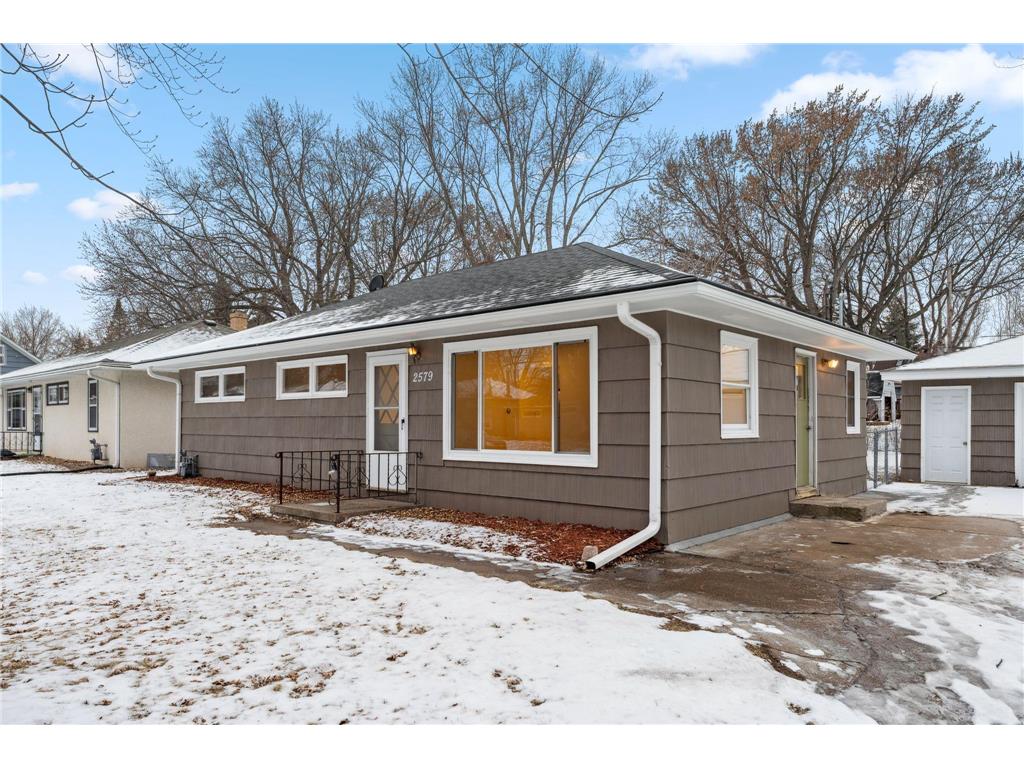 2579 Charlotte Street Roseville MN 55113 6650152 image1