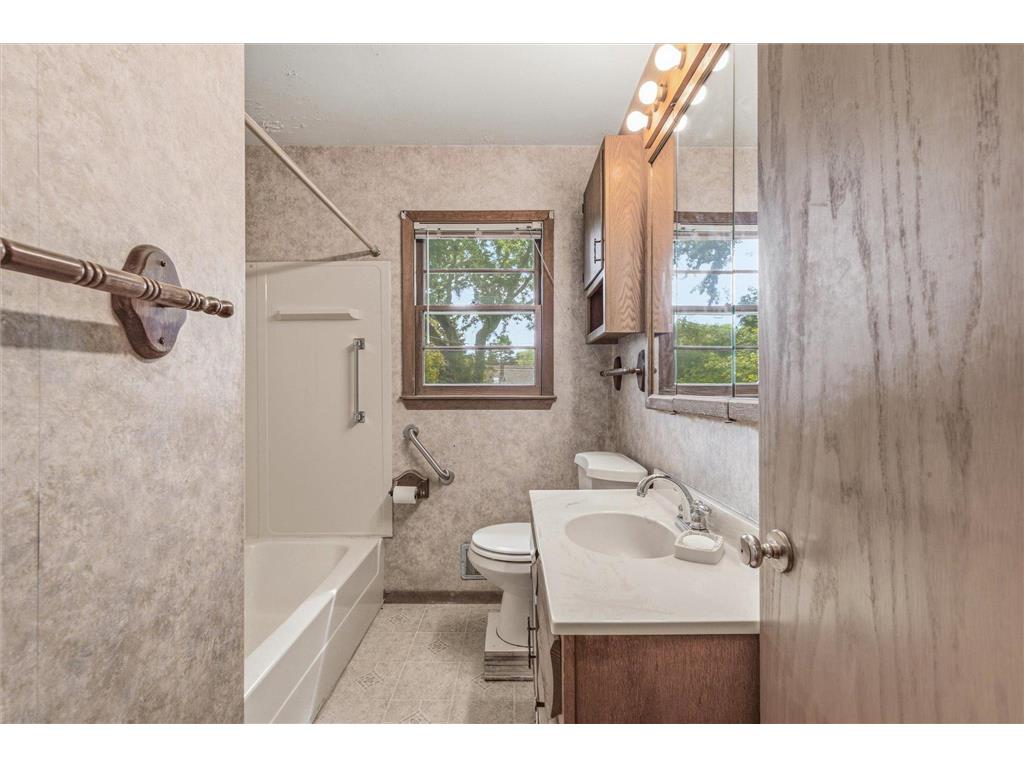 2584 Herschel Street Roseville MN 55113 7100860 image12