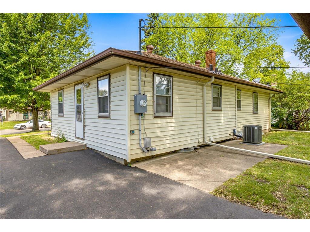 2584 Herschel Street Roseville MN 55113 7100860 image15