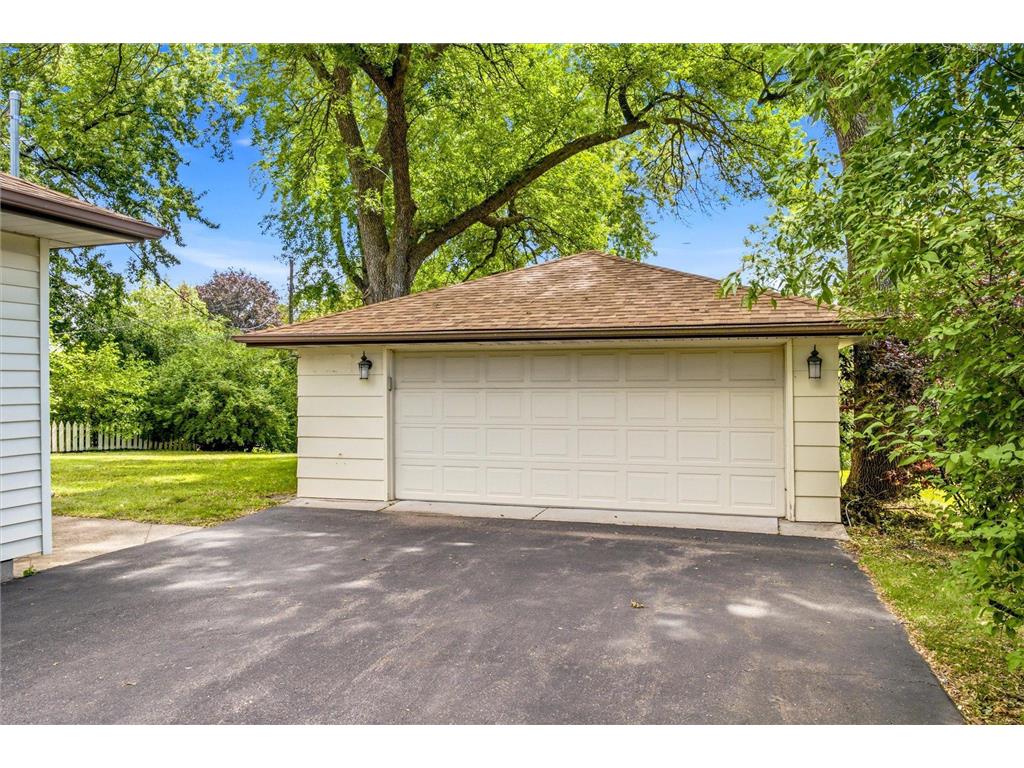 2584 Herschel Street Roseville MN 55113 7100860 image17