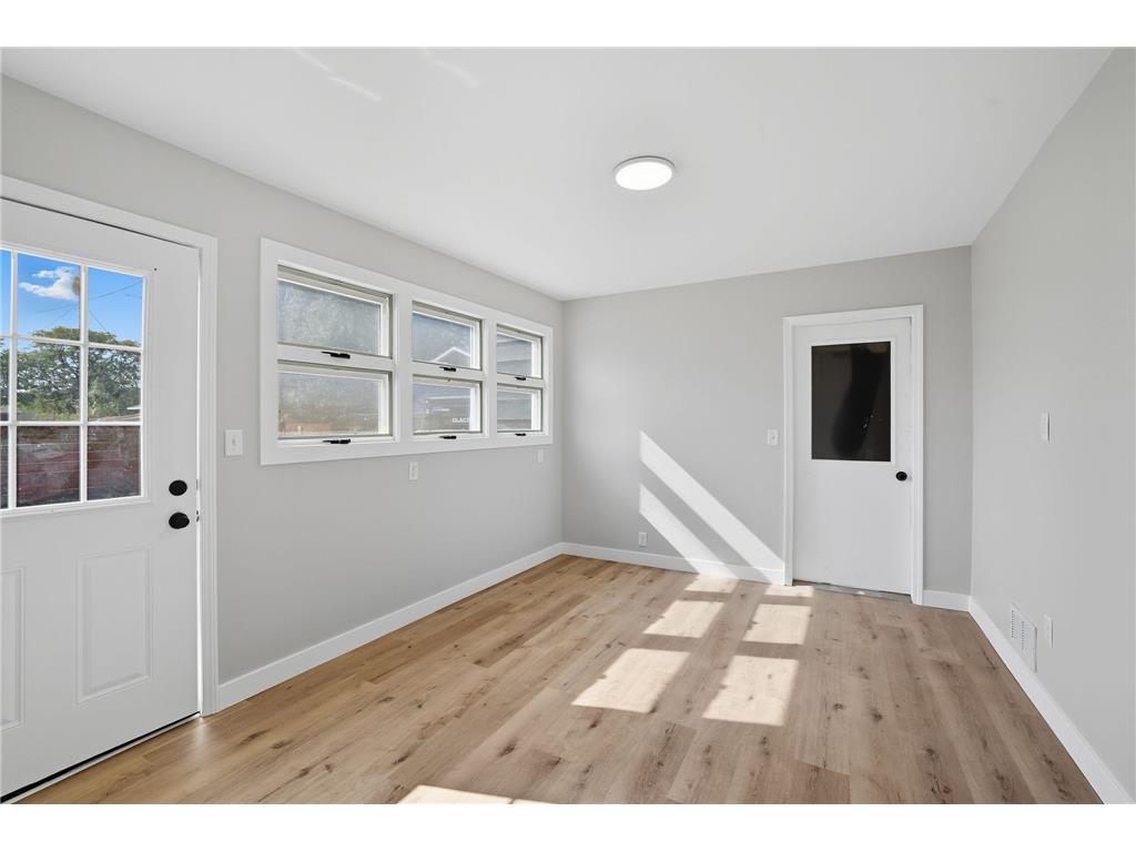 259 Cossairt Avenue W Eden Valley MN 55329 6794097 image4