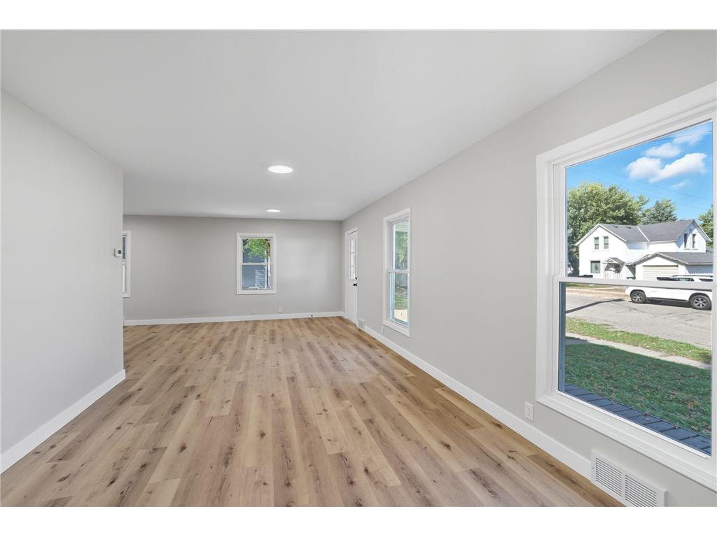 259 Cossairt Avenue W Eden Valley MN 55329 6794097 image7