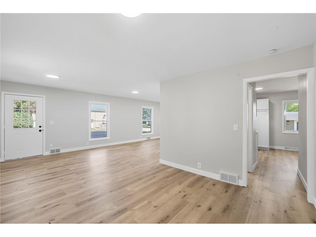 259 Cossairt Avenue W Eden Valley MN 55329 6794097 image8